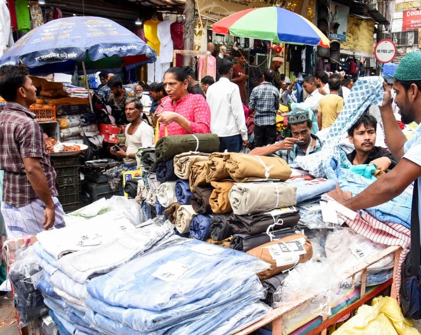 बाजारों में रौनक