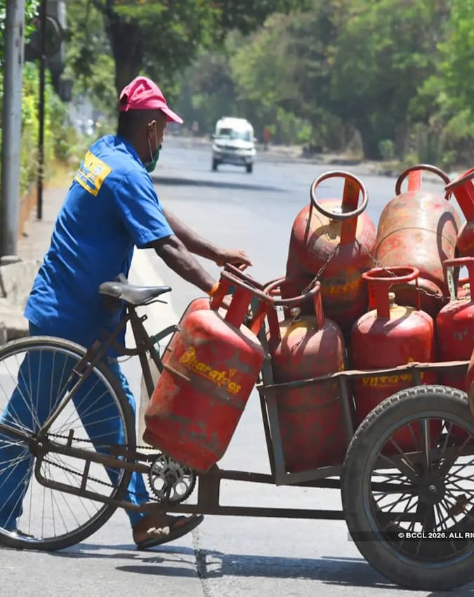 गैस सिलेंडर तुरंत पहुंचाने का वादा