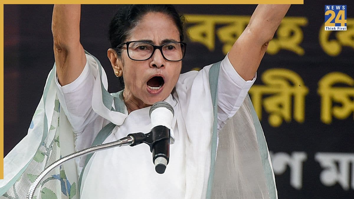 'लक्ष्मी भंडार कभी बंद नहीं होगा', ममता बनर्जी ने जारी किया TMC का घोषणापत्र