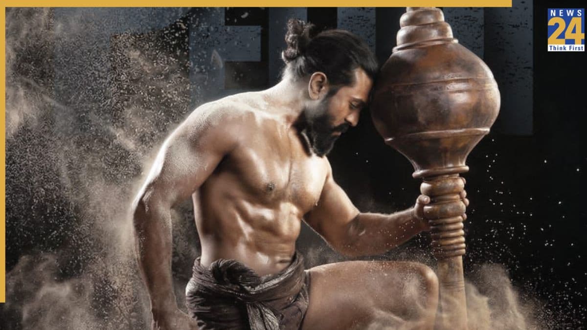 Peddi: राम चरण के बर्थडे पर फैंस को बड़ा सरप्राइज, जारी हुआ 'पेड्डी' से पहलवान लुक, 'दंगल' और 'सुल्तान' की आई याद