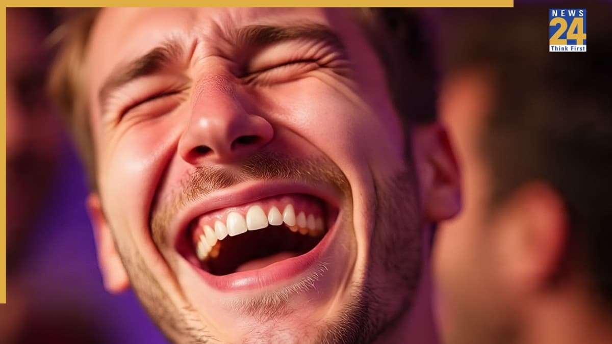 हंसते हुए जबड़े का दिखना शुभ है या अशुभ? जानें क्या कहता है सामुद्रिक शास्त्र