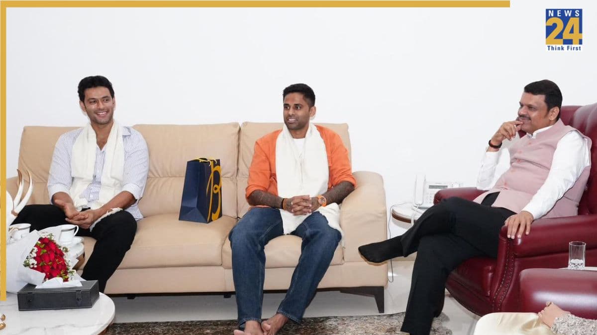 सूर्यकुमार और शिवम दुबे की महाराष्ट्र सीएम देवेंद्र फडणवीस से मुलाकात, टी20 वर्ल्ड कप जीतने पर मिला ये सम्मान