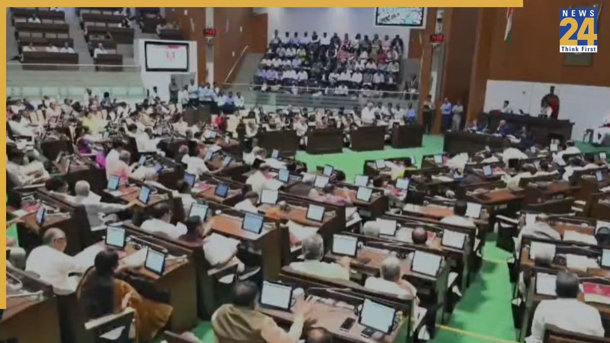 गुजरात विधानसभा में पेश हुआ UCC बिल , राज्यपाल की मुहर के बाद जल्द ही पारित होगा कानून
