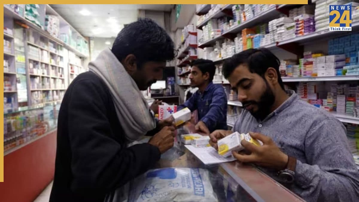 ईरान-अमेरिका युद्ध के बीच पाकिस्तान में बड़ा संकट, LPG, पेट्रोल-डीजल के बाद दवाईयों के भी बढ़े दाम