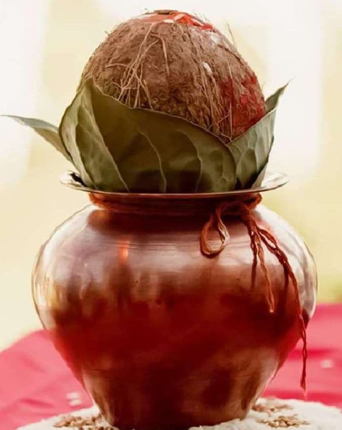कलश और नारियल