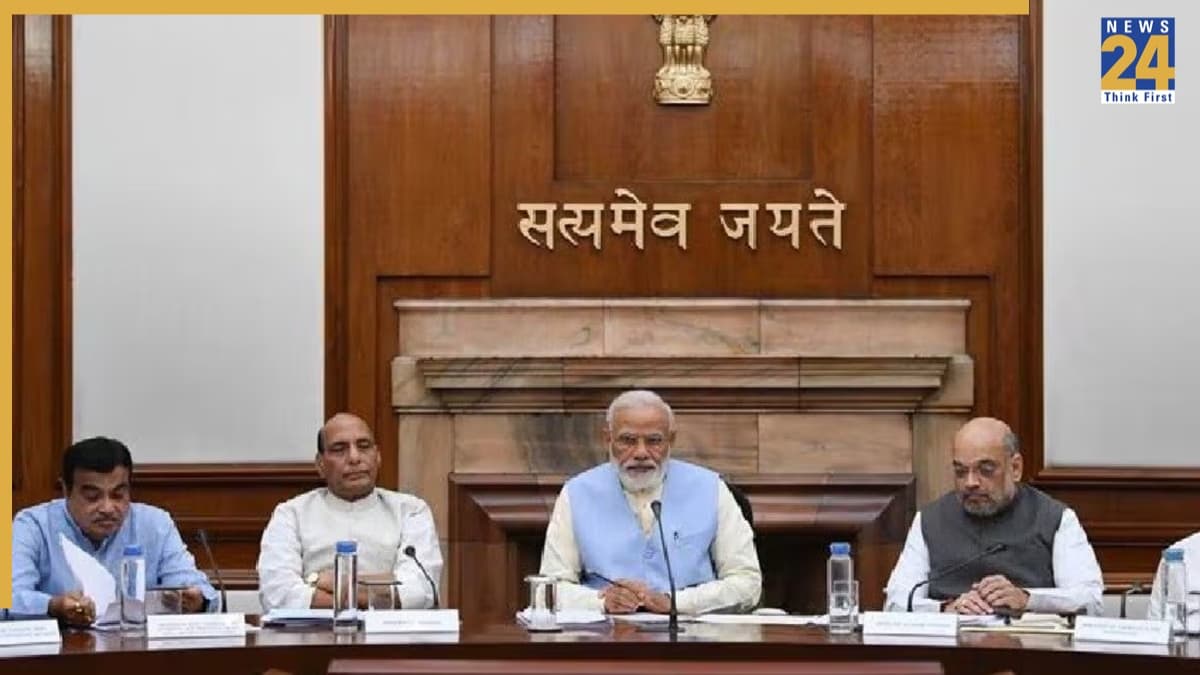 'भारतीयों पर न हो संकट का असर', PM मोदी ने दिया निर्देश; कैबिनेट में कई अहम फैसले मंजूर