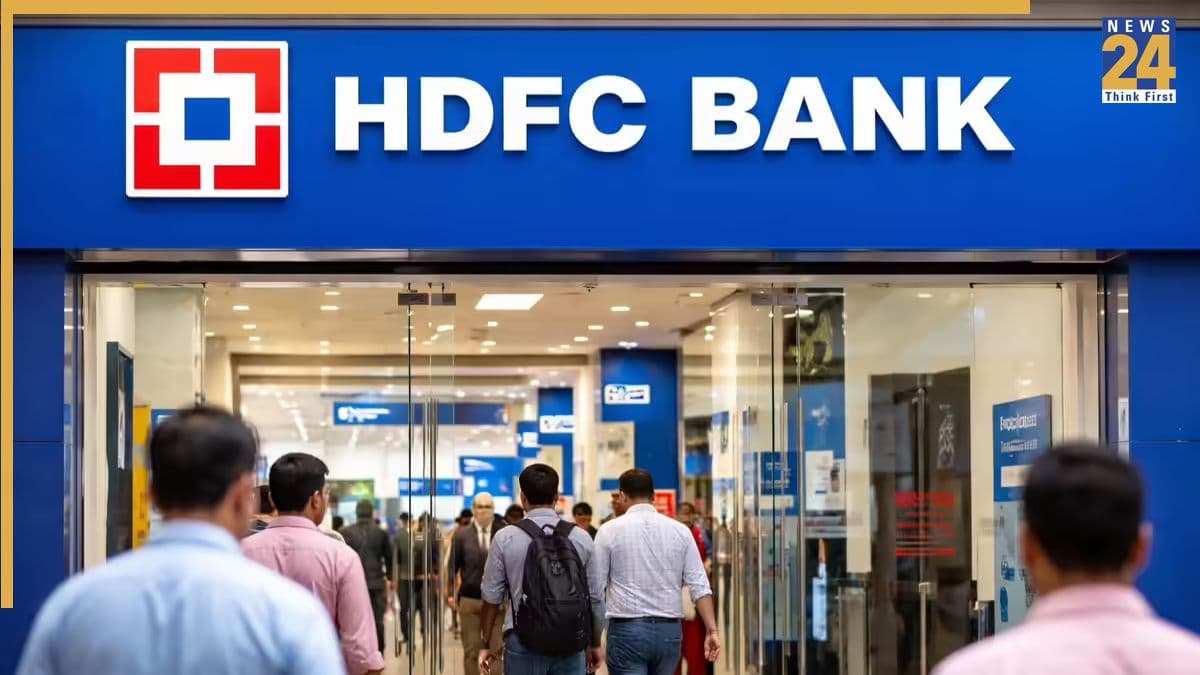 HDFC Bank Crisis: बैंकिंग जगत में हड़कंप! अतानु चक्रवर्ती के आरोपों के बाद Jefferies ने घटाया भारत का वेटेज; HDFC Bank के शेयर 2.7% टूटे