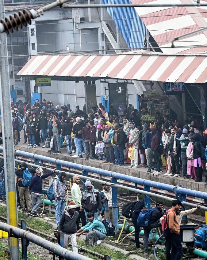 वीरान प्लेटफॉर्म