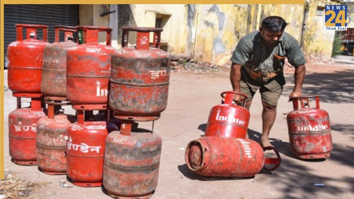 LPG Supply Ban: होटल और रेस्टोरेंट में कमर्शियल LPG सिलेंडर सप्लाई पर रोक, सिर्फ हॉस्पिटल और स्कूलों को ही मिलेगी गैस