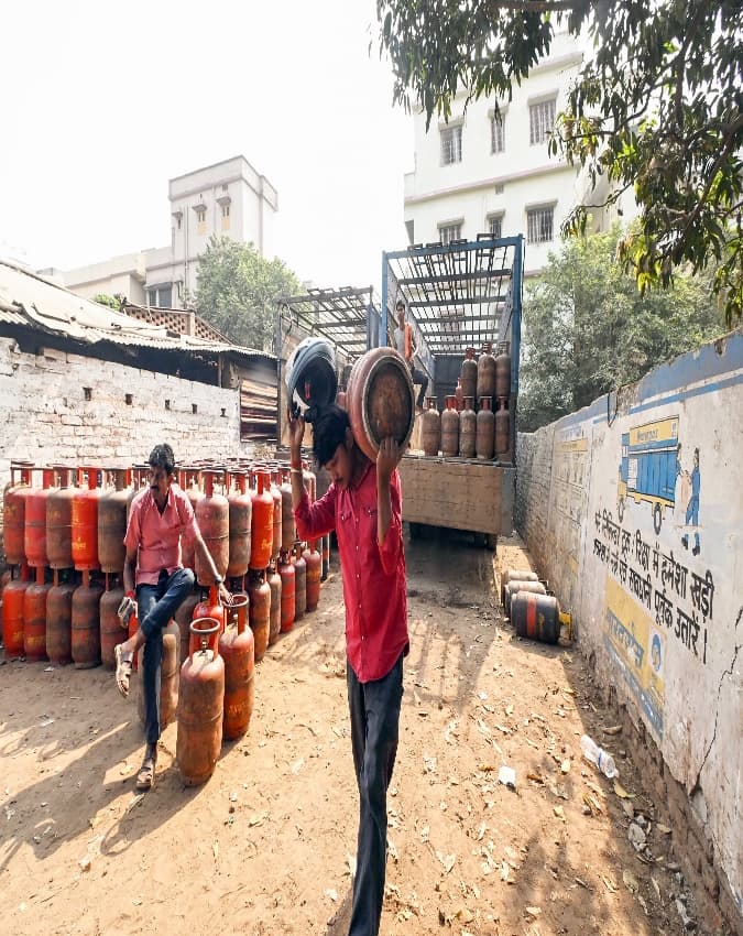 सिलेंडर डिलीवरी करने पर कितने पैसे मिलते हैं? 