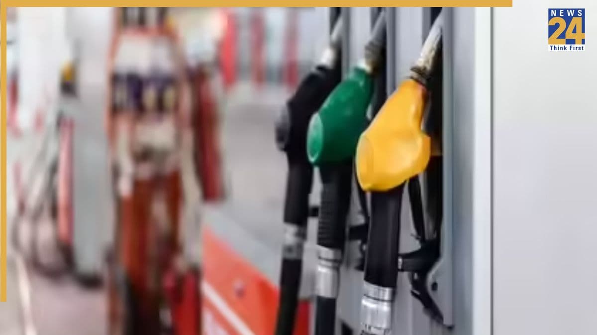 Fuel Supply Update: पेट्रोल-डीजल की कोई कमी नहीं! सरकार ने पैनिक बाइंग पर लगाई रोक; अफवाहों पर ध्यान न देने की अपील