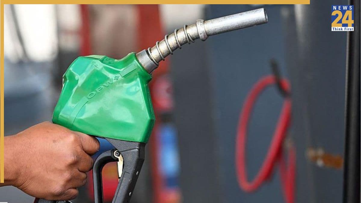 Petrol-Diesel Price: पेट्रोल पर 13 रुपये से घटकर 3 हुई ड्यूटी, डीजल पर हुई शून्‍य; जानें आपके शहर का भाव