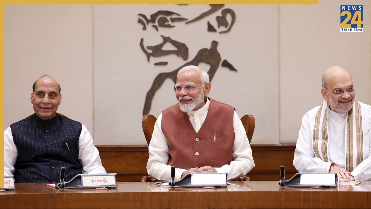 मोदी कैबिनेट का बड़ा फैसला… IVFRT 3.0 को 5 साल का विस्तार, इमिग्रेशन सिस्टम होगा हाईटेक