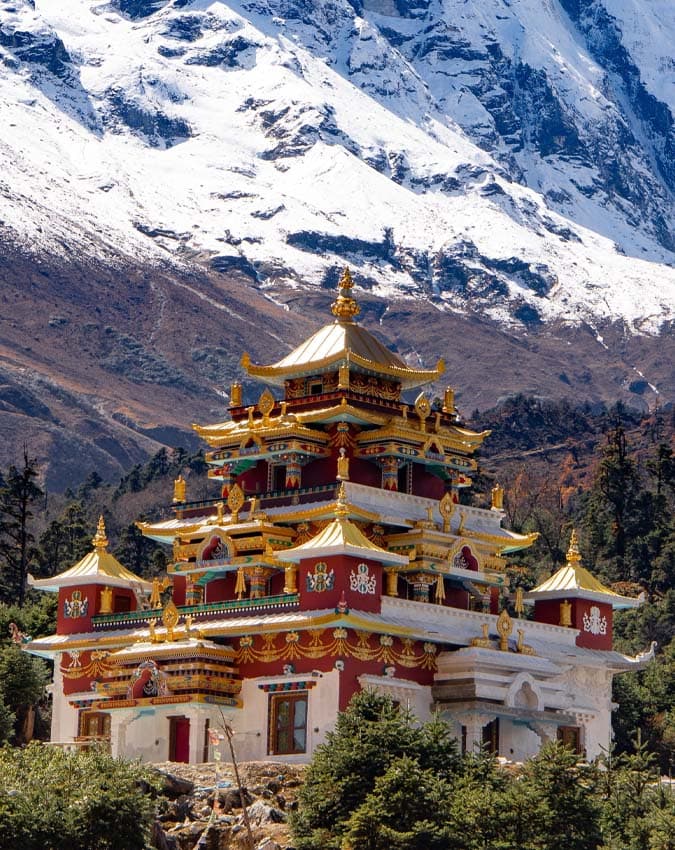 नेपाल (1 INR = लगभग 1.6 NPR)