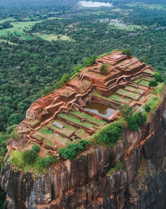 श्रीलंका (1 INR = लगभग 3.8 LKR)