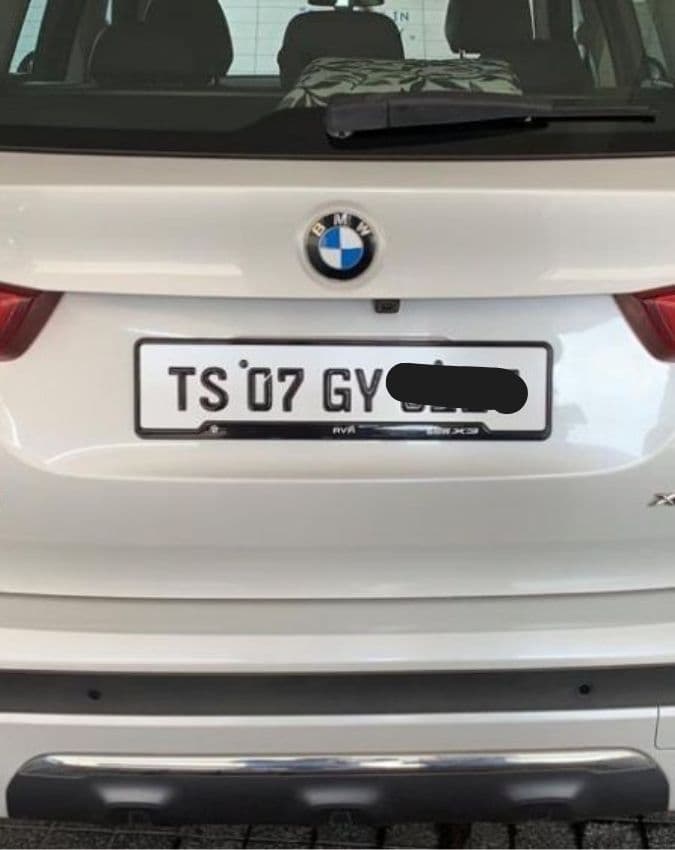 सफेद नंबर प्लेट का मतलब