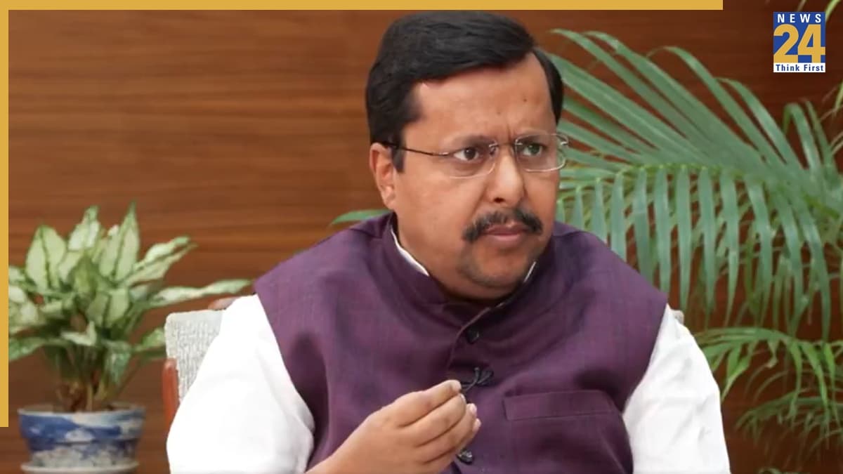 बिहार बाढ़ पीड़ितों को 3 महीने की सैलरी दान करेंगे बीजेपी चीफ नितिन नवीन, कितना है एक महीने का वेतन?
