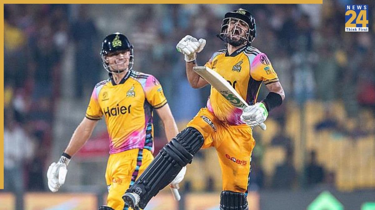 PSL 2026 Qualifier: बाबर आजम के तूफान में उड़ी इस्लामाबाद यूनाइटेड, पेशावर जालमी की धमाकेदार जीत