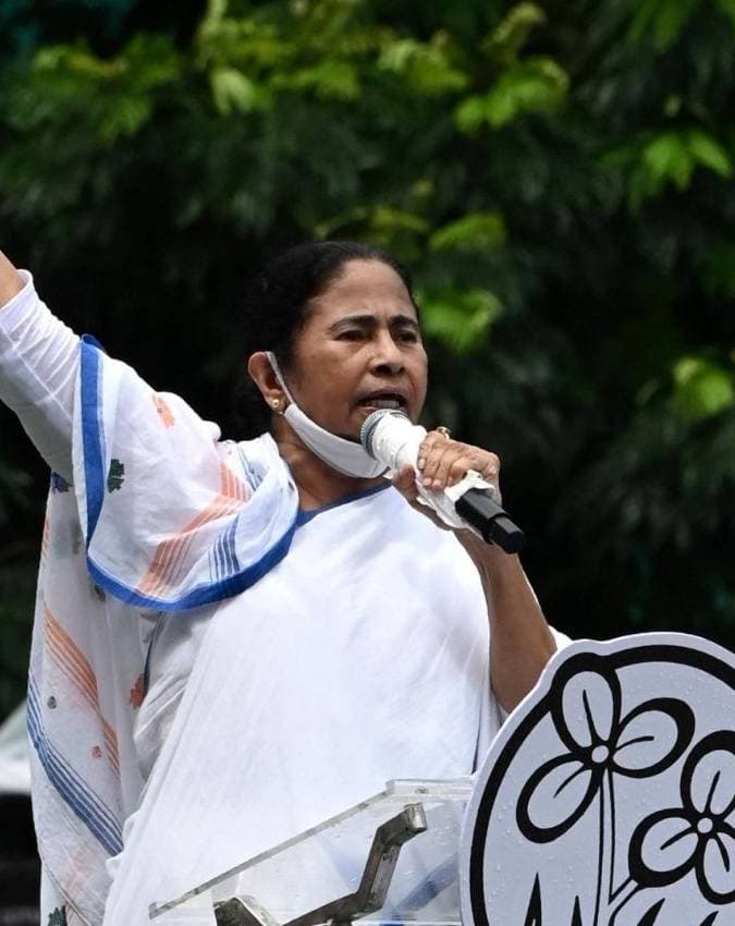 कितनी पढ़ी-लिखी हैं ममता बनर्जी?