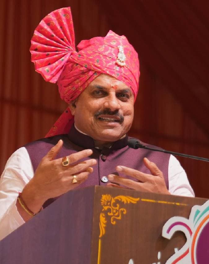 मोहन यादव के पास कितनी डिग्रियां?