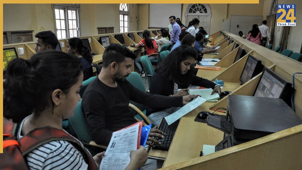 DU Admission front