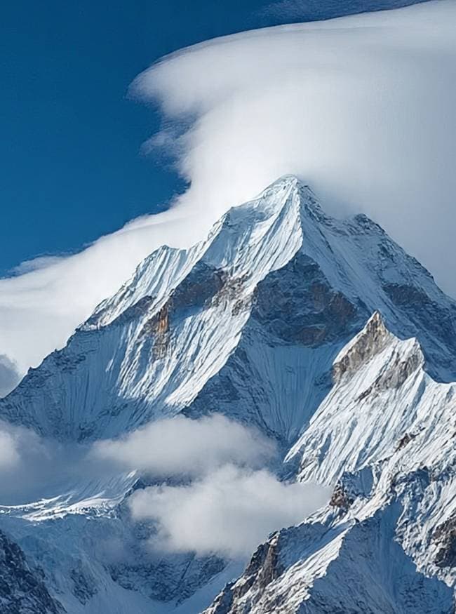 मनास्लु पर्वत