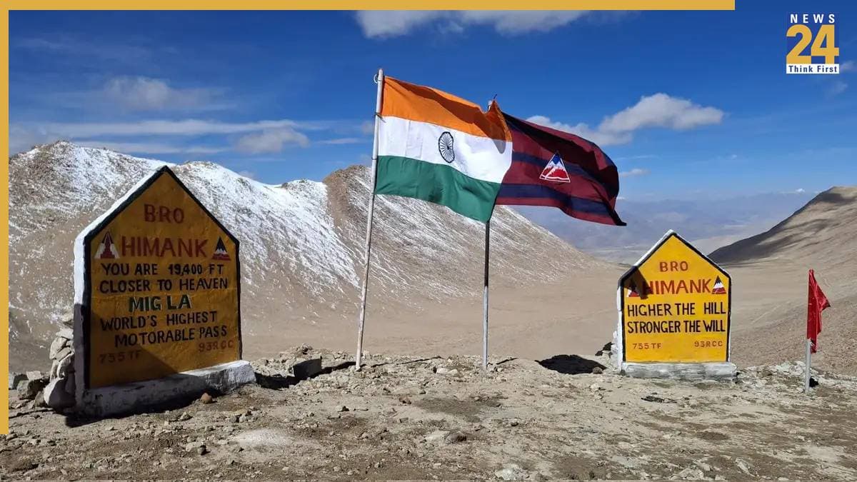 दुनिया की सबसे ऊंची सड़क, जिसे बनाकर भारत ने तोड़ा अपना ही रिकॉर्ड, कितनी ऊंचाई पर बनी है जानें?