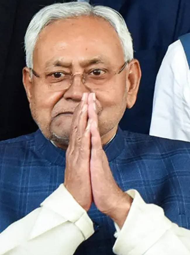 नीतीश कुमार ने पहले भी छोड़ा था CM पद
