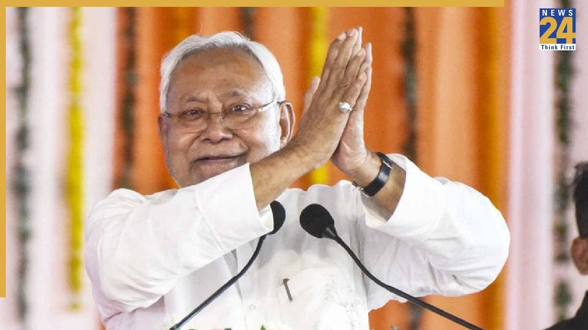 बिहार की राजनीति में बड़ा बदलाव, CM पद छोड़ने के बाद नई भूमिका में दिखे नीतीश