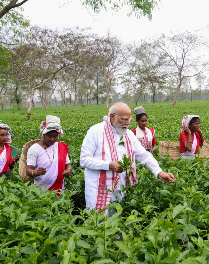 पीएम मोदी के साथ सेल्फी