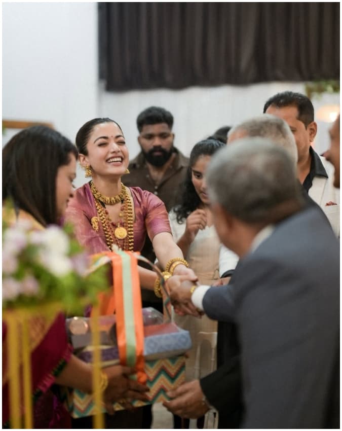 सोशल मीडिया पर वायरल फोटोज