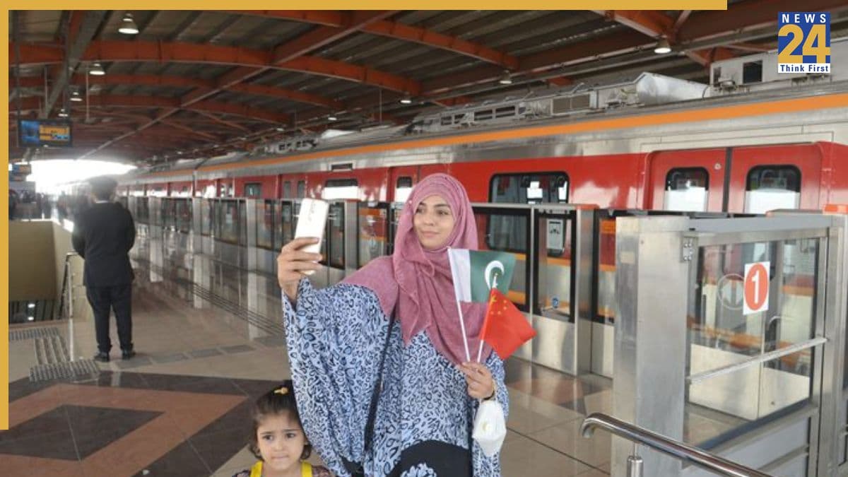 Inside Pakistan Metro