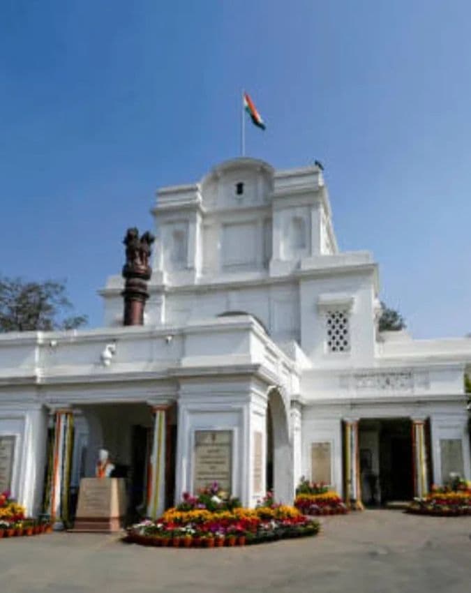 विधानसभा की सुरक्षा कौन संभालता है?