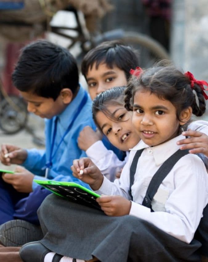 स्कूल और संसाधनों की कमी