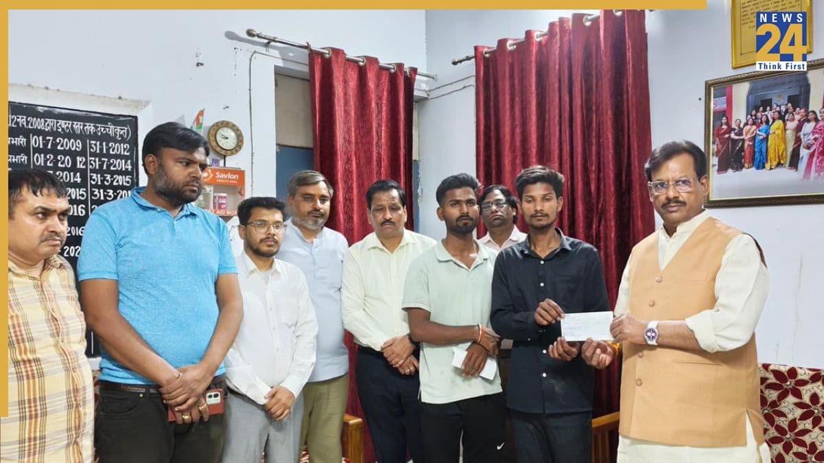 सीएम योगी के निर्देश पर पीड़ितों को राहत उपलब्ध कराने में जुटा प्रशासन