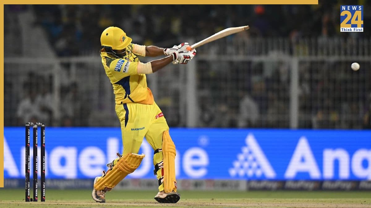 IPL 2026: आयुष म्हात्रे के चोटिल होने के बाद इस 'सिक्सर किंग' की हुई चांदी! CSK के लिए मचाएंगे तहलका