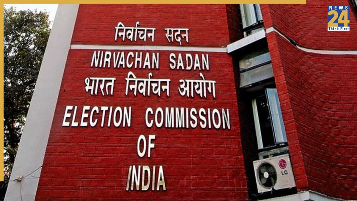 पहली बार हाई राइज बिल्डिंग में बूथ, वेबकास्टिंग में गड़बड़ी तो दोबारा वोटिंग... पश्चिम बंगाल चुनाव के लिए EC ने बनाई खास रणनीति