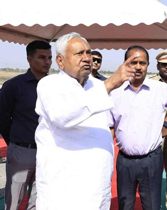 क्या नौकरी भी की?