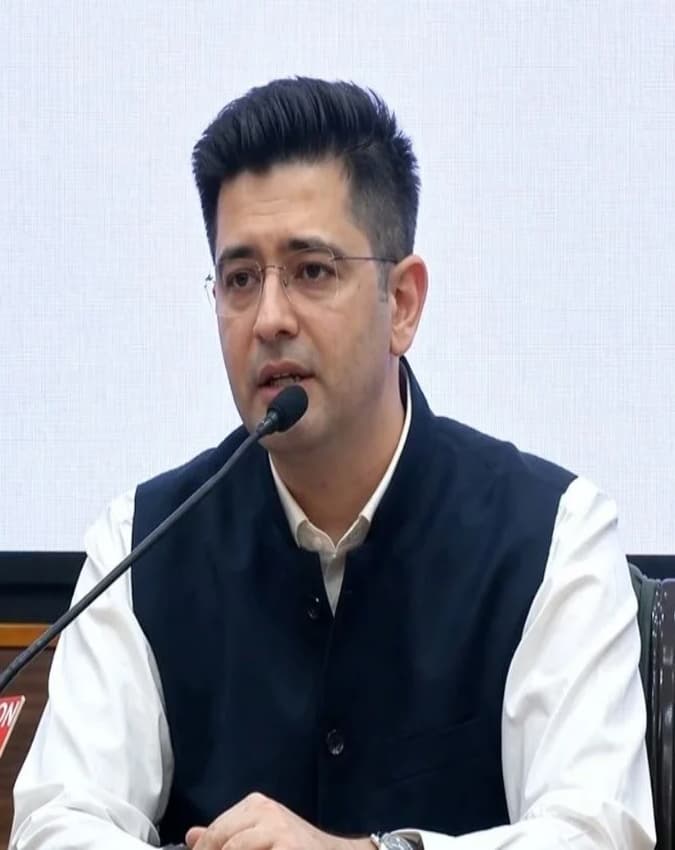 'आम आदमी पार्टी से मैं दूर जा रहा हूं'