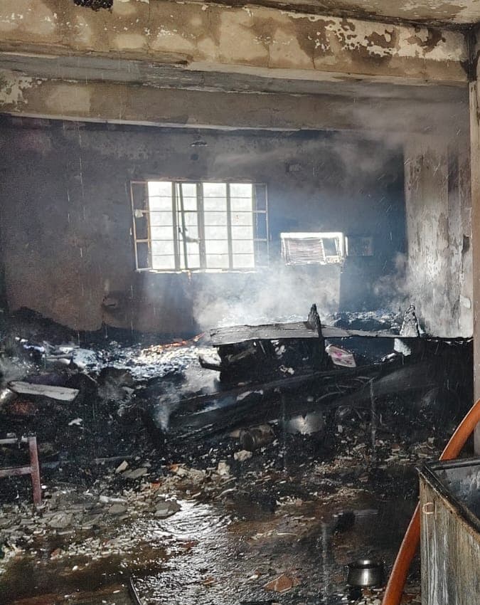 बाल-बाल बचा ड्राई फ्रूट्स विक्रेता का परिवार