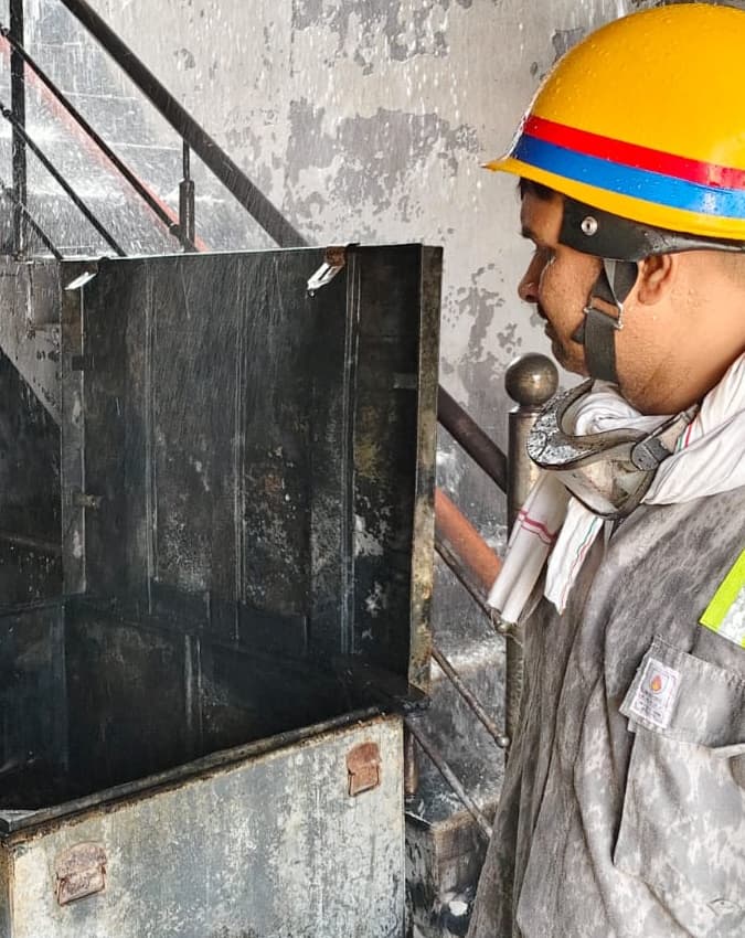 थोड़ी सी सावधानी से टल सकती हादसा
