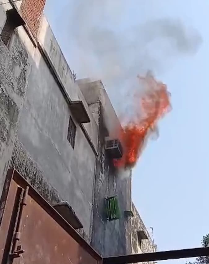 विंडो एसी में कब-कैसे लग सकती आग?