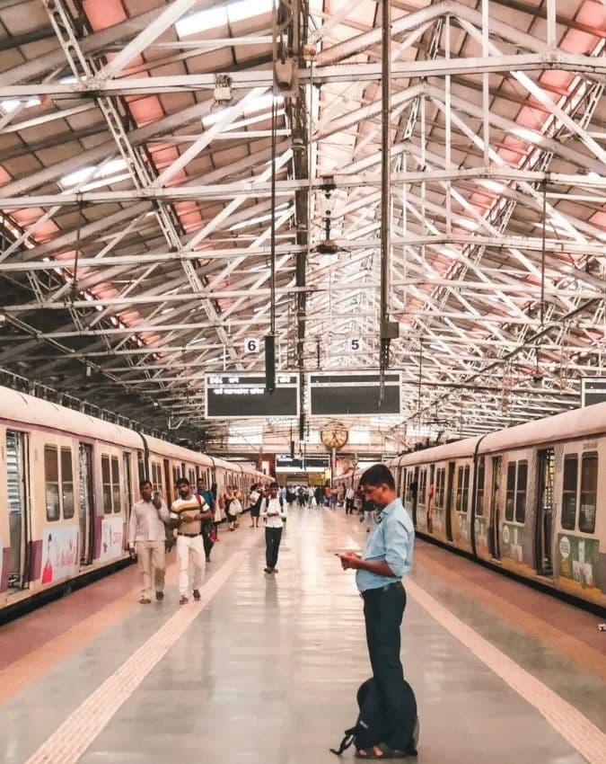 रेलवे स्टेशनों की कमाई कैसे तय होती है?
