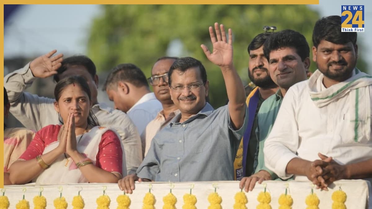 ‘आप’ के राष्ट्रीय संयोजक अरविंद केजरीवाल नर्मदा जिले में ‘आप’ की सरकार बनने पर आयोजित विजय यात्रा में हुए शामिल