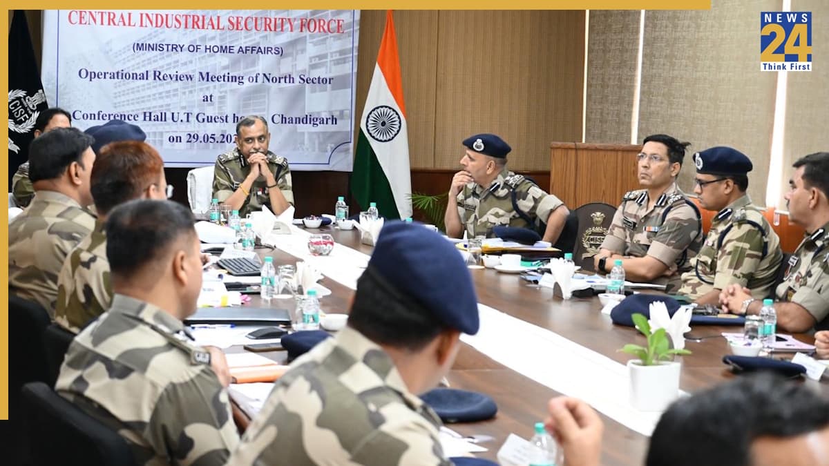 CISF महानिदेशक ने चंडीगढ़ में की उच्च स्तरीय परिचालन समीक्षा बैठक, हवाई अड्डों की सुरक्षा पुख्ता करने पर मुख्य जोर
