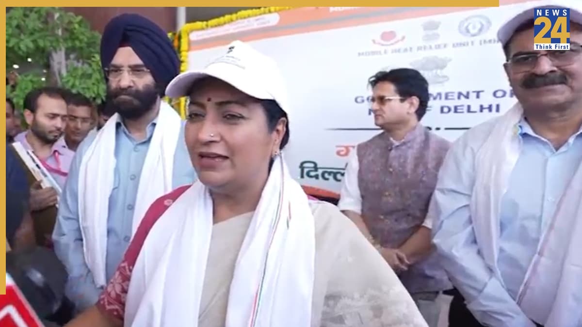 भीषण गर्मी से राहत के लिए रेखा सरकार की बड़ी पहल, दिल्ली में 13 मोबाइल हीट रिलीफ यूनिट्स रवाना