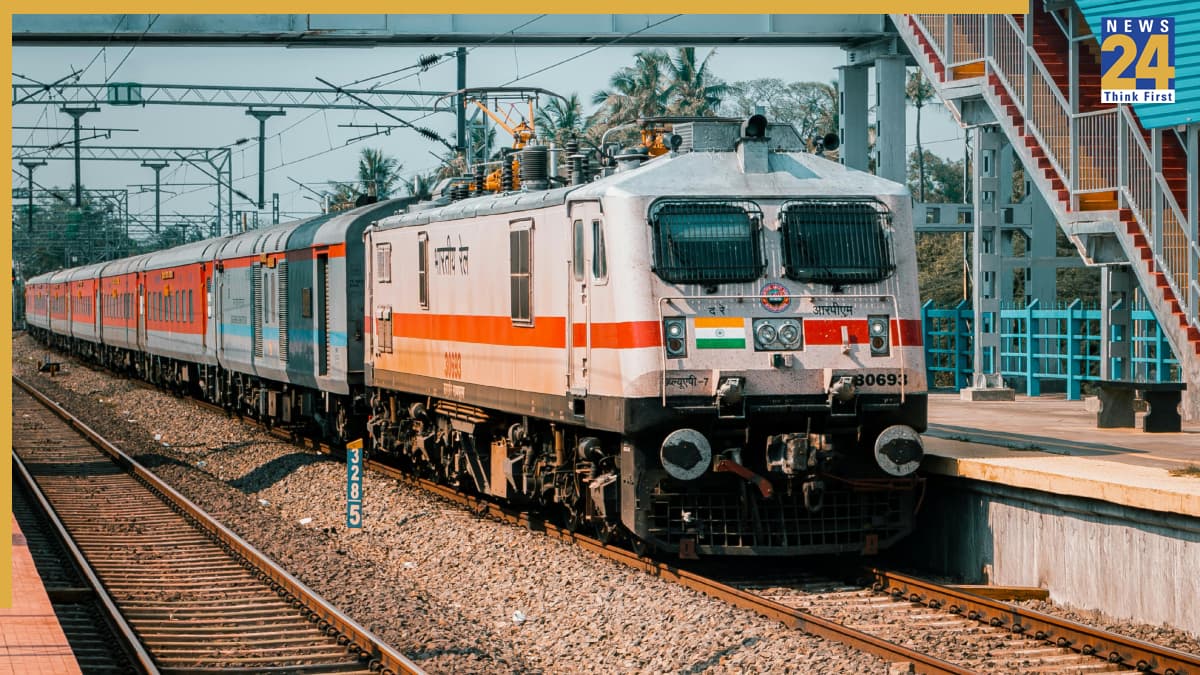 15 मई से लखनऊ रेल यात्रियों की बढ़ेगी परेशानी! झांसी इंटरसिटी रहेगी रद्द, कई खास ट्रेनों के रूट और प्लेटफॉर्म बदले