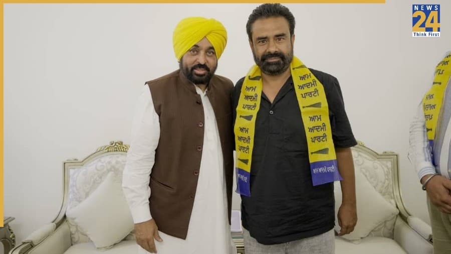 मजीठा में कांग्रेस को बड़ा झटका, कई नेता 'AAP' में शामिल; CM भगवंत मान ने किया सभी का स्वागत