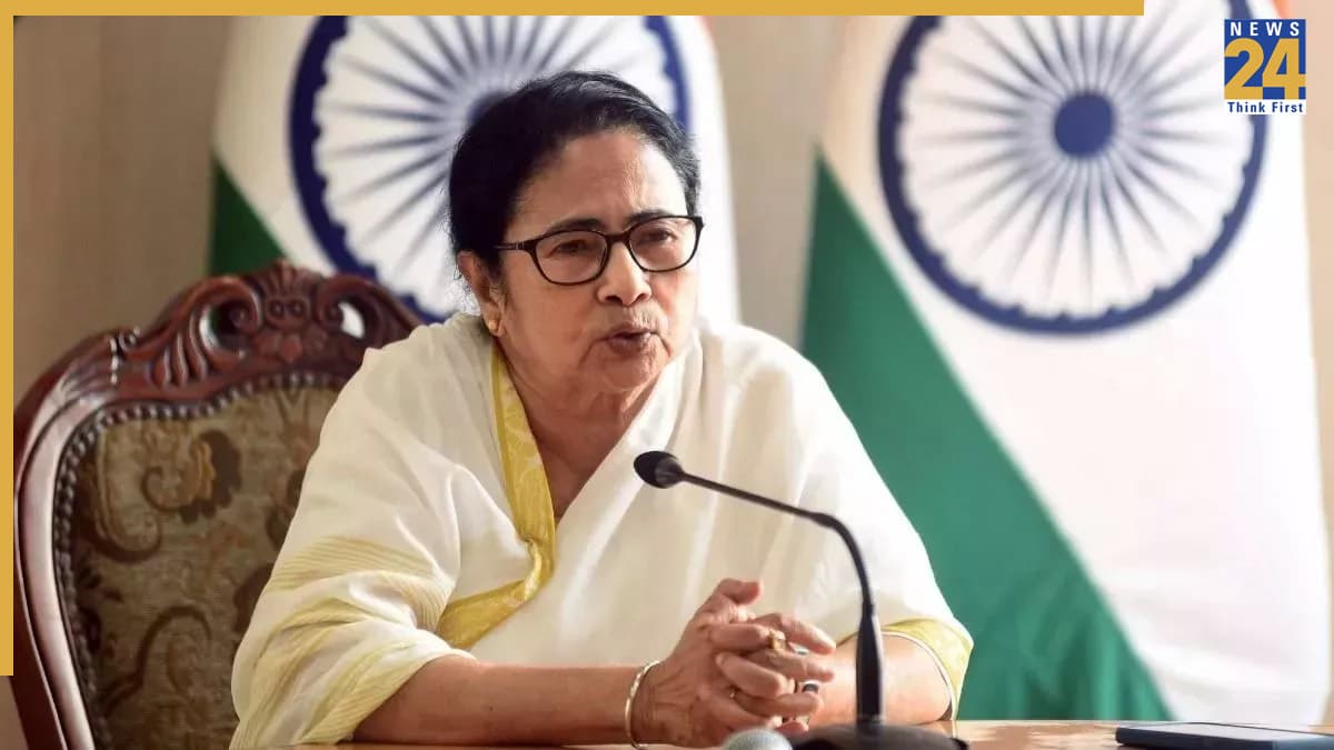 ममता बनर्जी को हाई कोर्ट से बड़ी राहत, 440 करोड़ के फ्रीज बैंक खातों से TMC निकाल सकेगी पैसा, थप्पड़ विवाद पर क्या बोले सांसद?