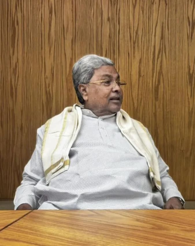 सरकारी बंगला, कार और स्टाफ सुविधाएं